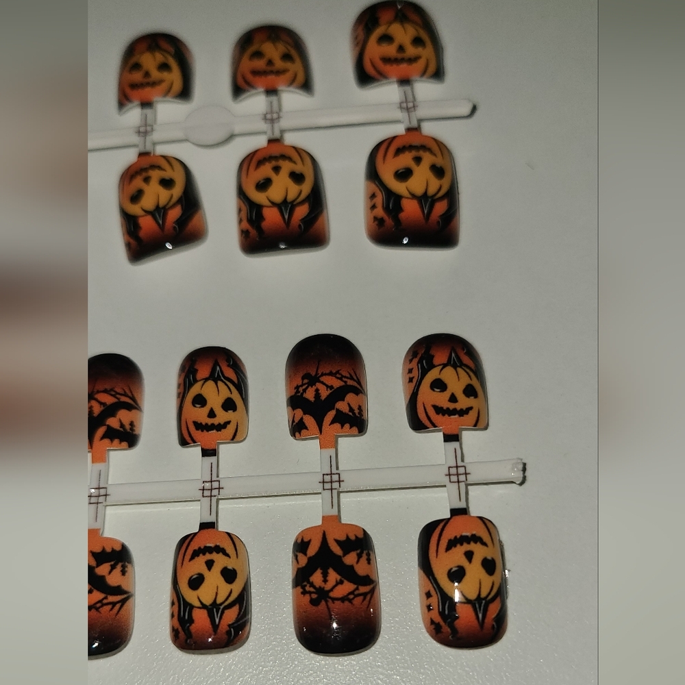 Halloween Press On Nails - Picture 3 of 5